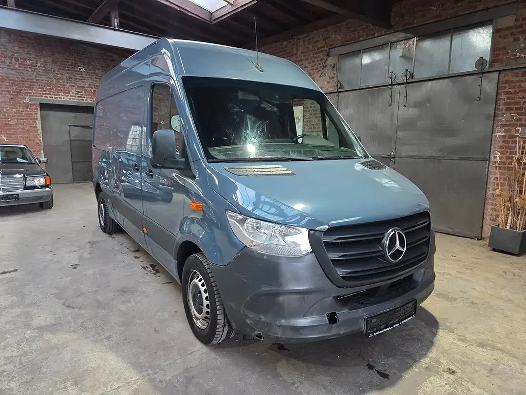 Mercedes-Benz Sprinter - Thumbnail 3