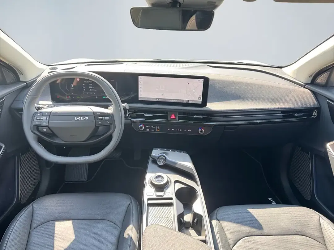 Kia EV6 - Thumbnail 10