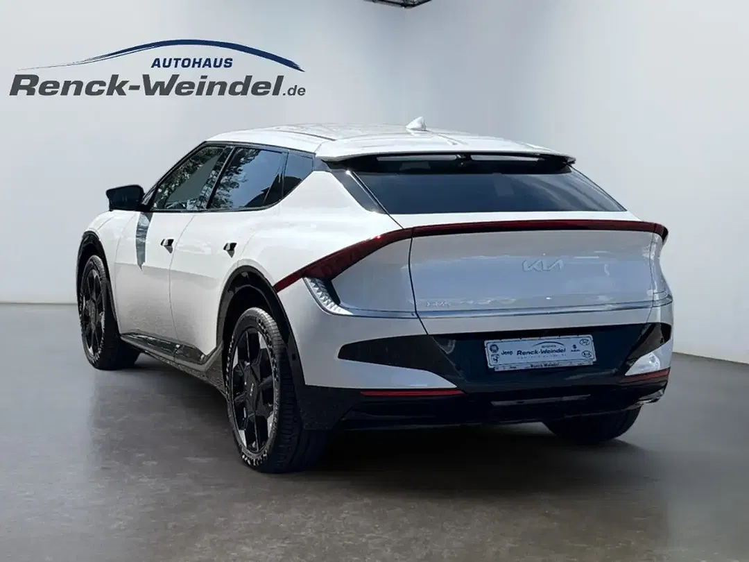 Kia EV6 - Thumbnail 3