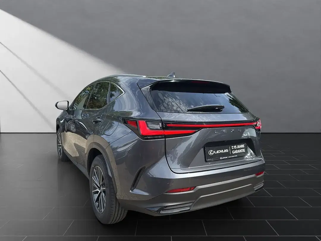 Lexus NX 350h - Thumbnail 3