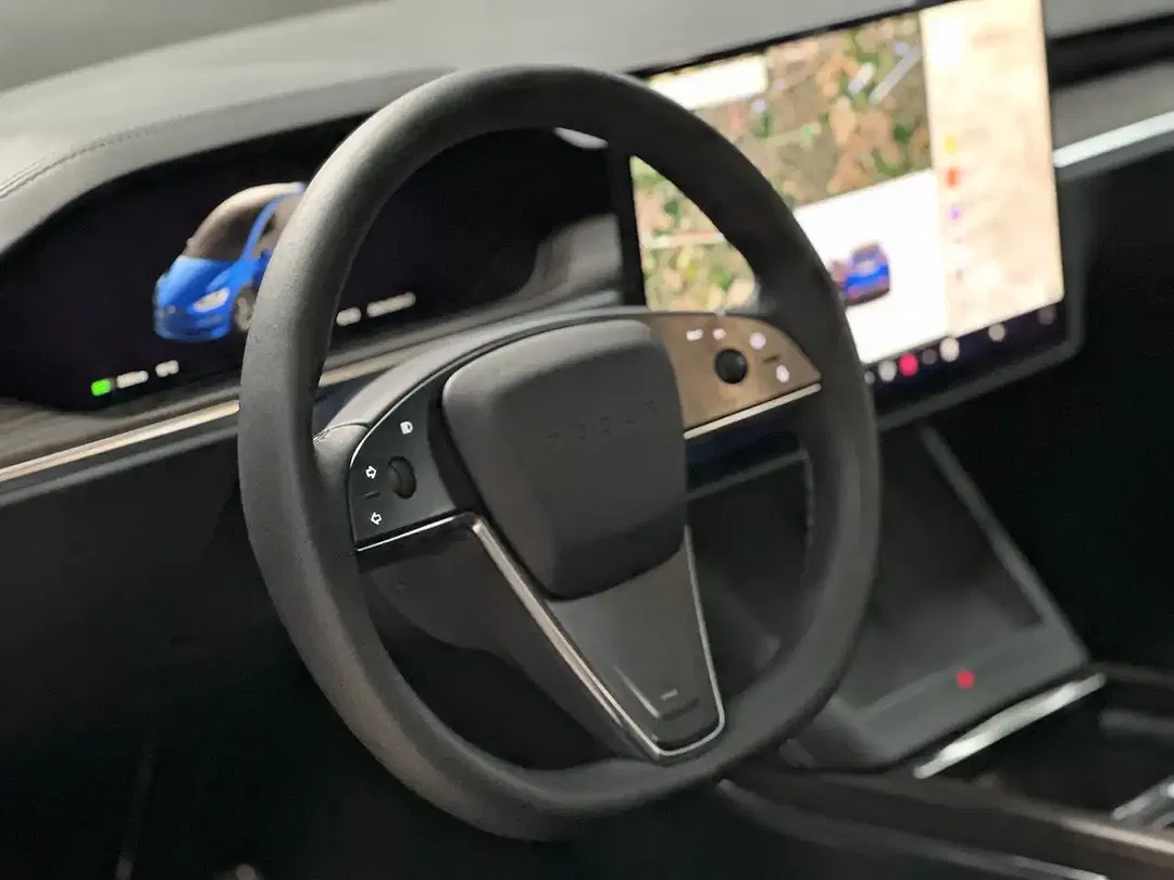 Tesla Model X - Thumbnail 10