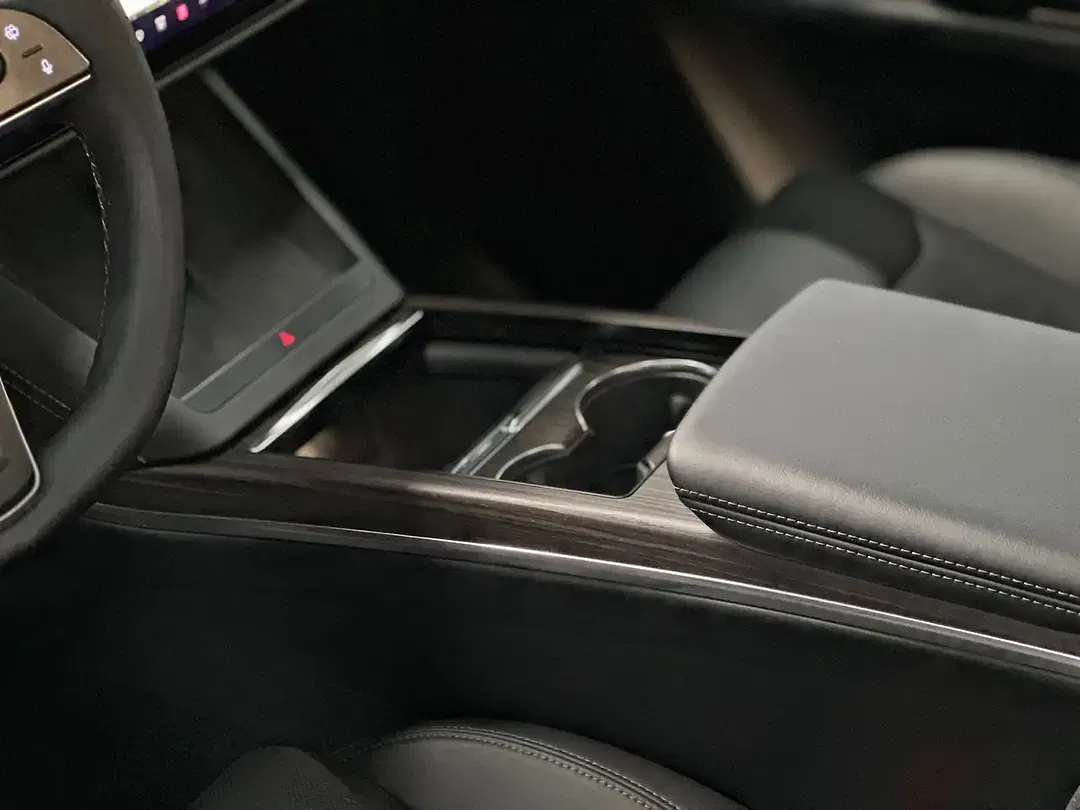 Tesla Model X - Thumbnail 11