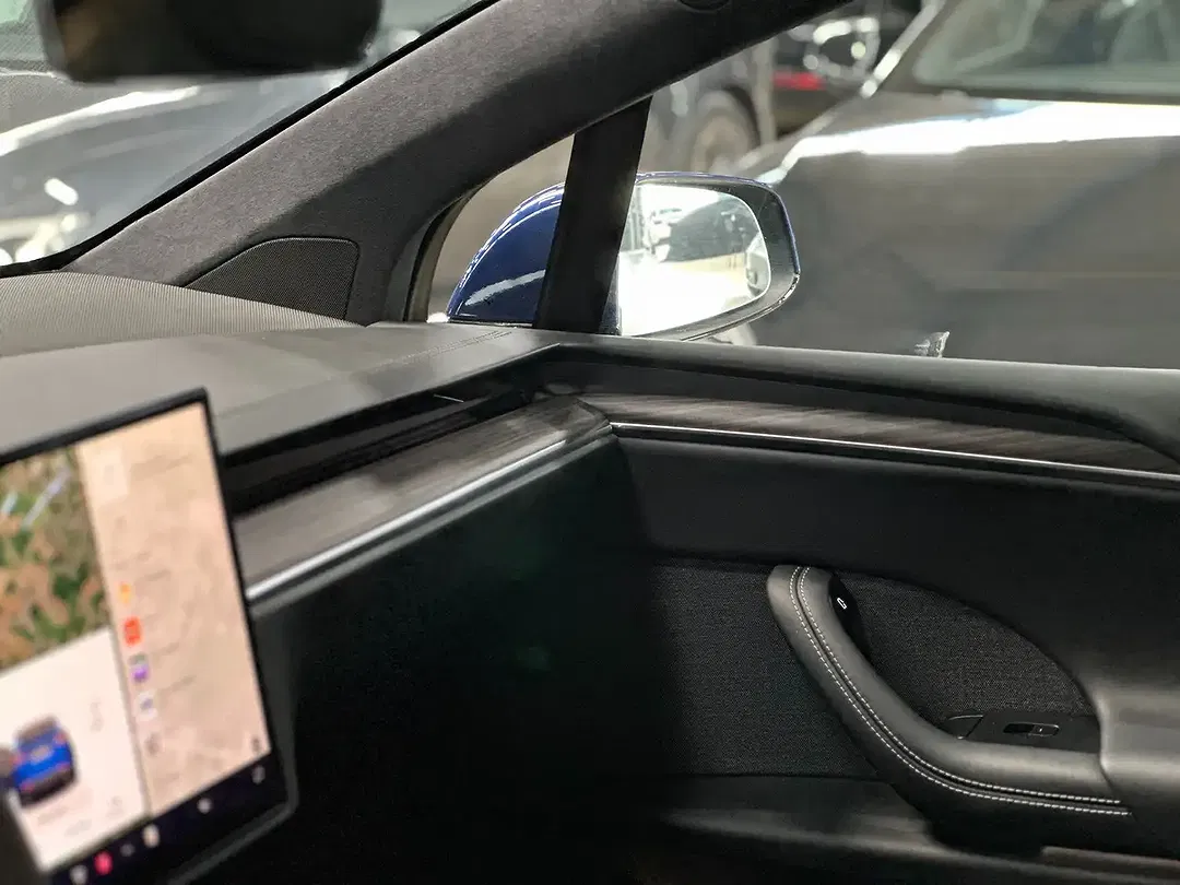 Tesla Model X - Thumbnail 12