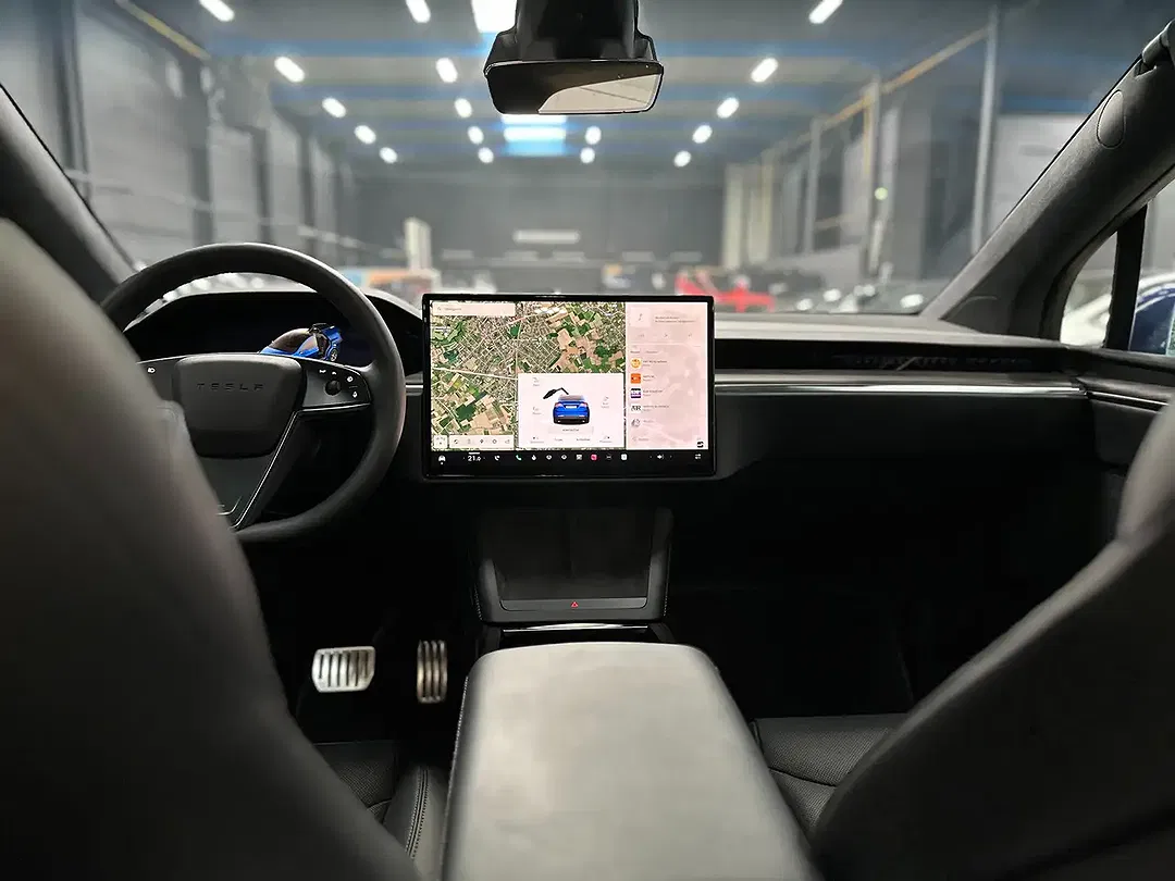 Tesla Model X - Thumbnail 15