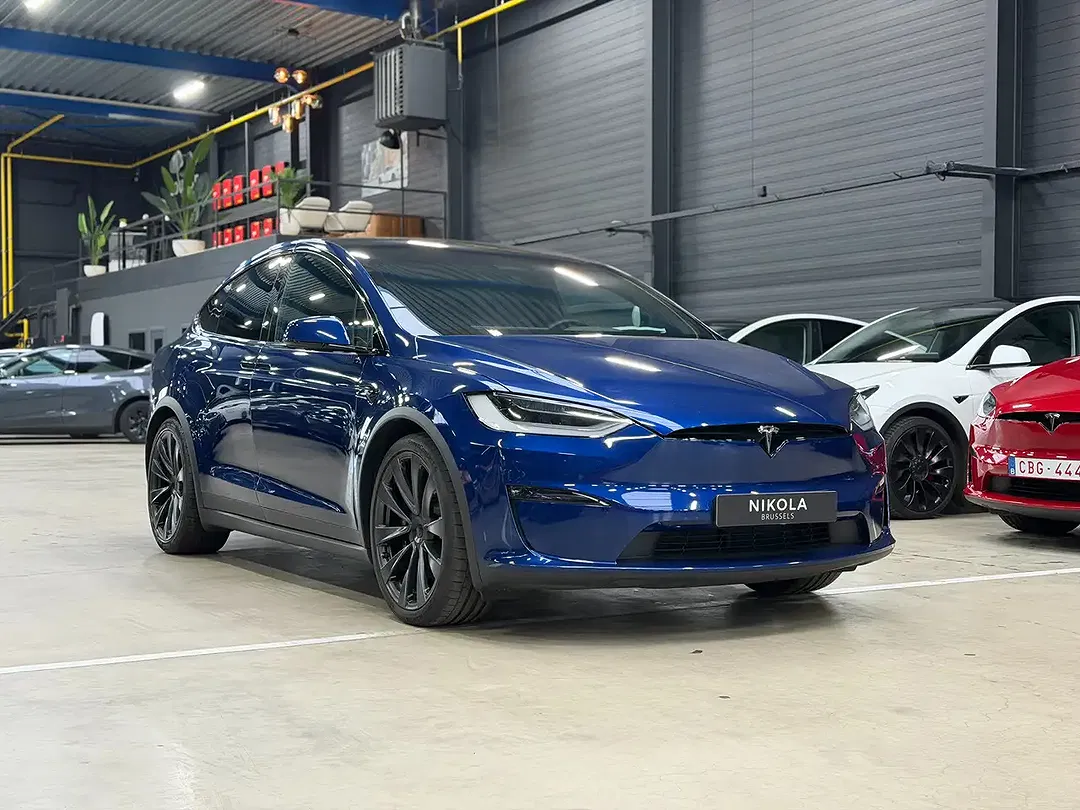 Tesla Model X - Thumbnail 2