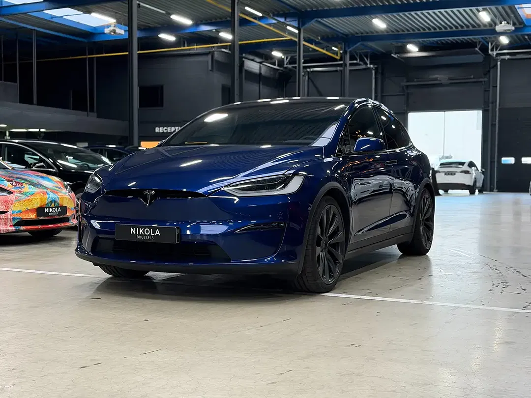 Tesla Model X - Thumbnail 4
