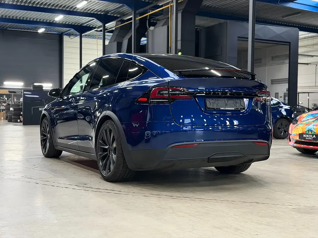 Tesla Model X - Thumbnail 5
