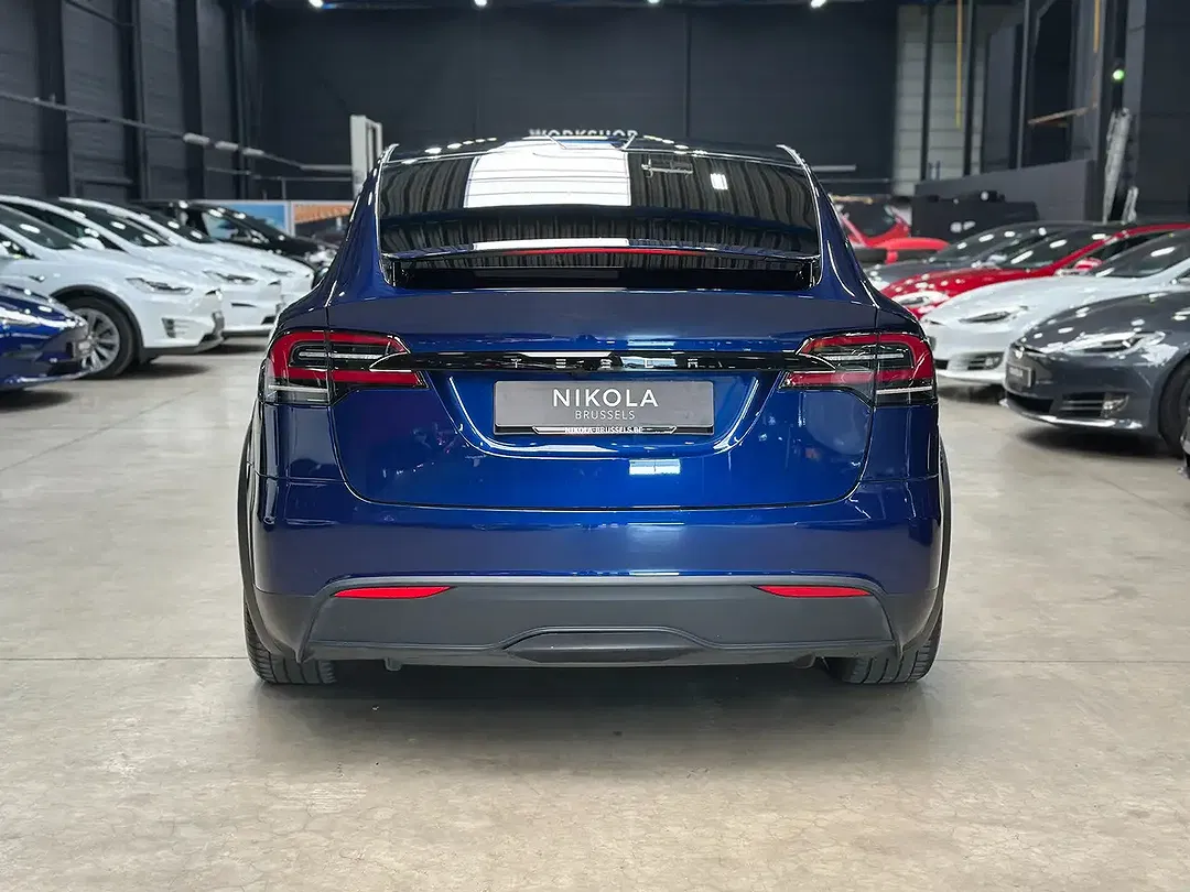 Tesla Model X - Thumbnail 6