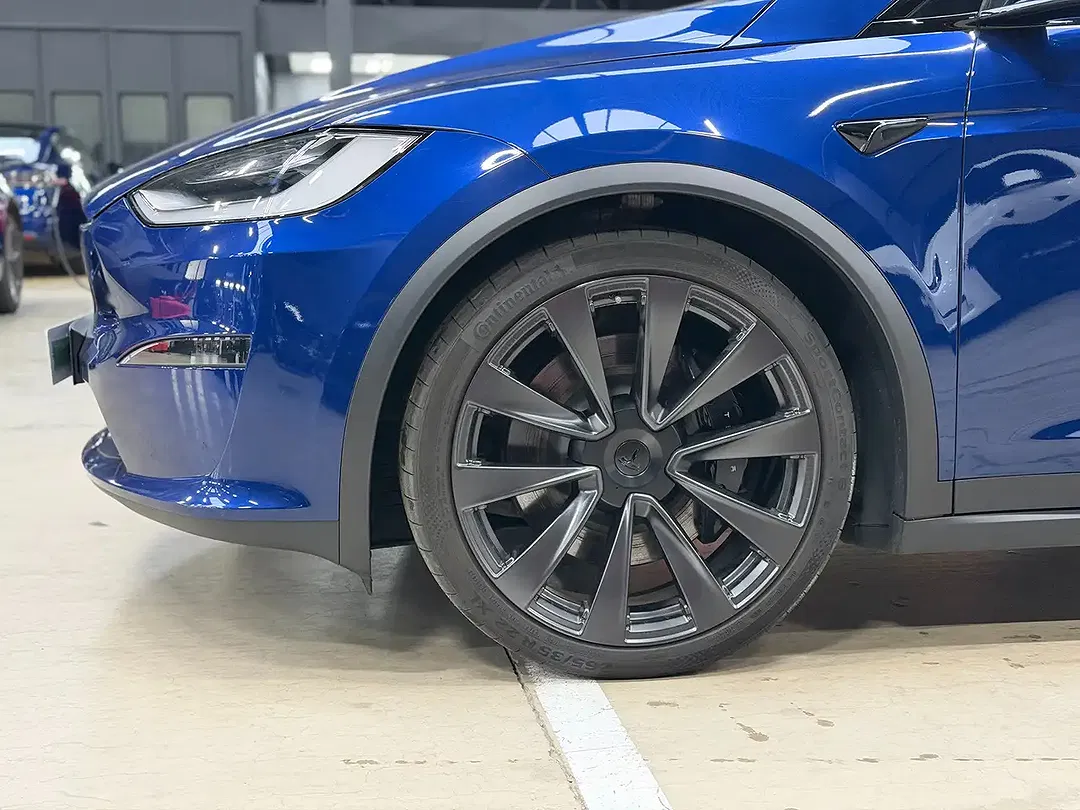 Tesla Model X - Thumbnail 8