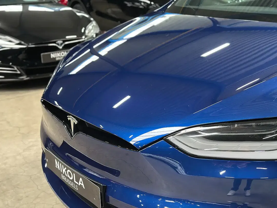 Tesla Model X - Thumbnail 9