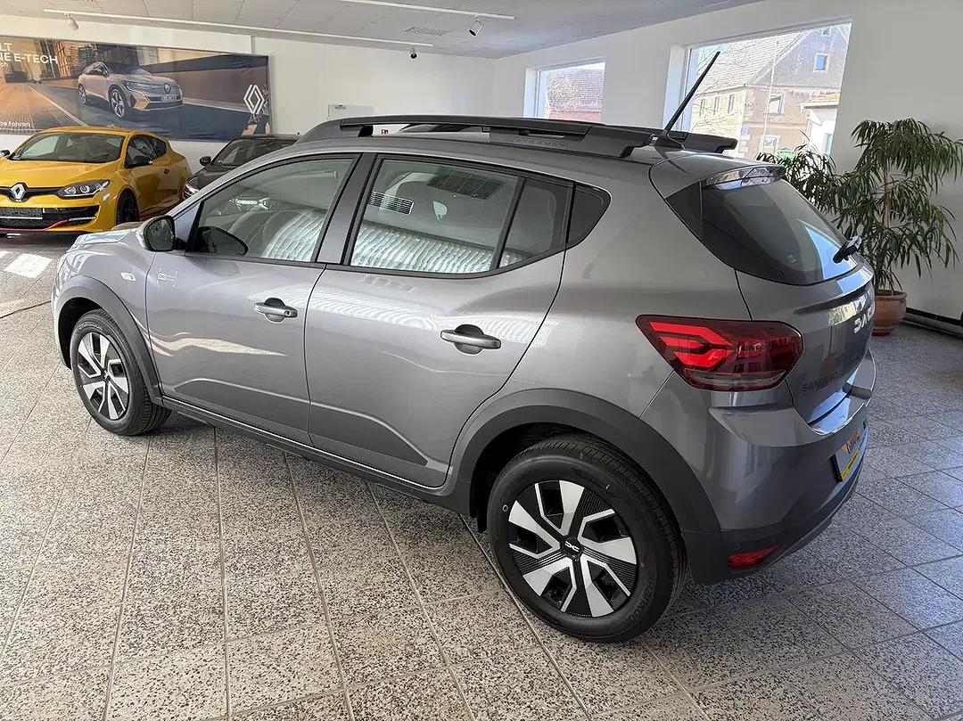 Dacia Sandero - Thumbnail 3