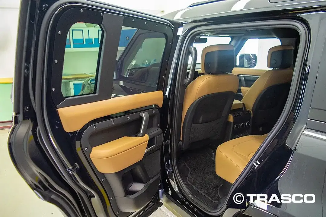 Land Rover Defender - Thumbnail 10