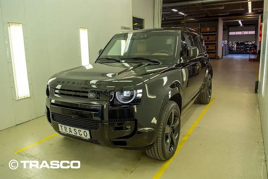Land Rover Defender - Thumbnail 2