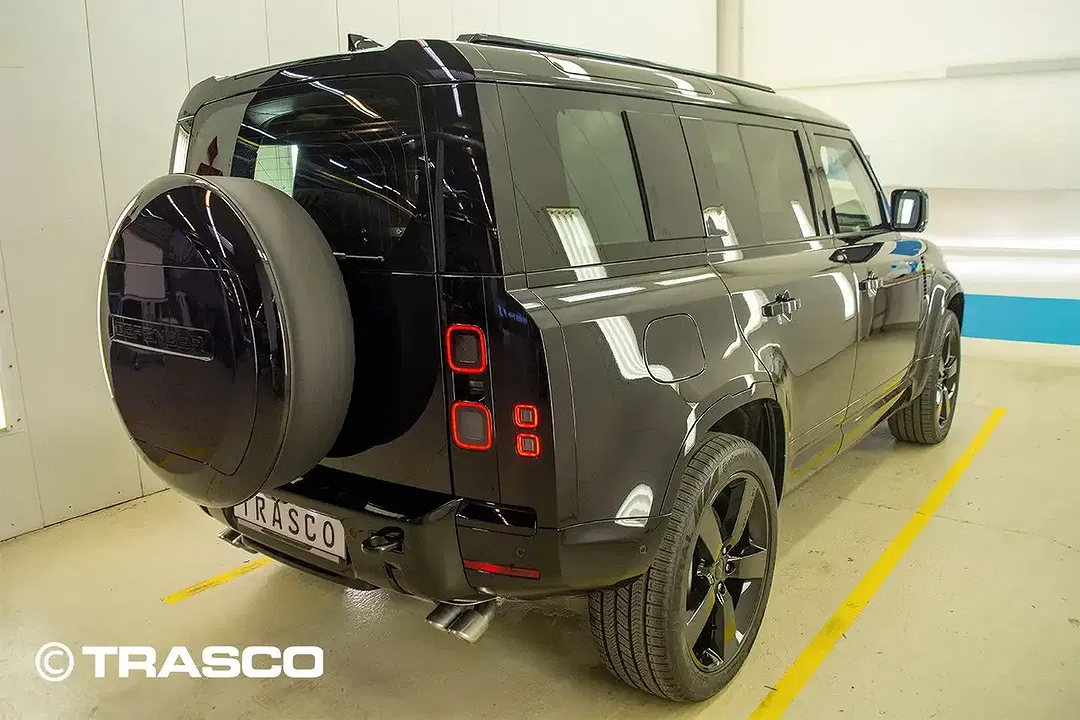 Land Rover Defender - Thumbnail 3