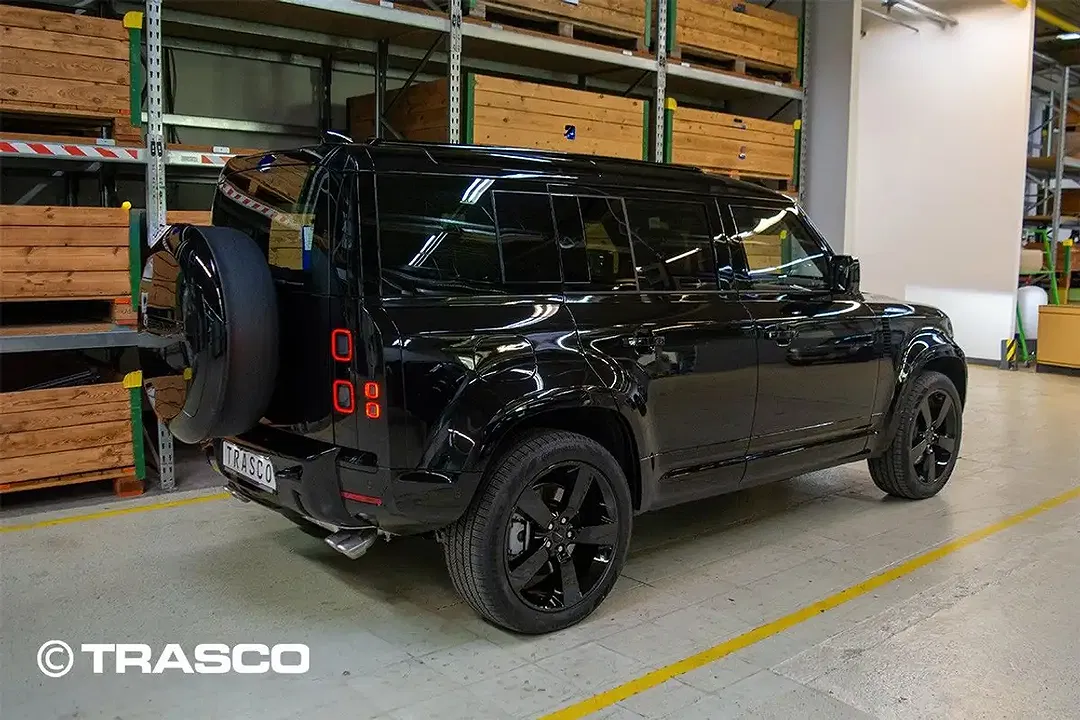 Land Rover Defender - Thumbnail 4