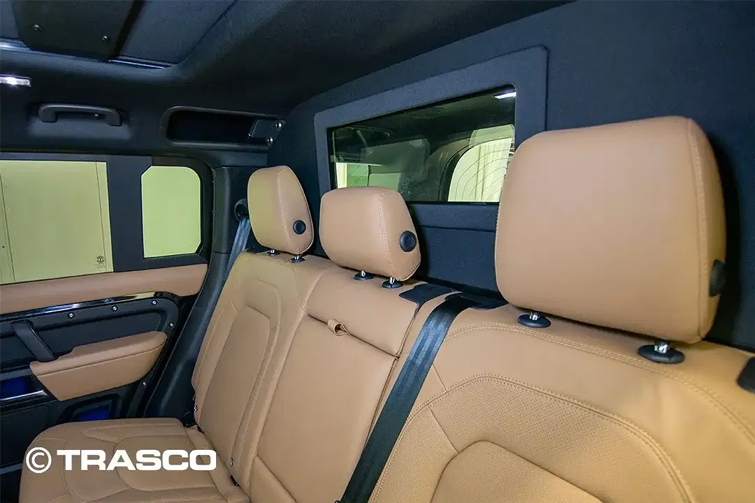 Land Rover Defender - Thumbnail 7