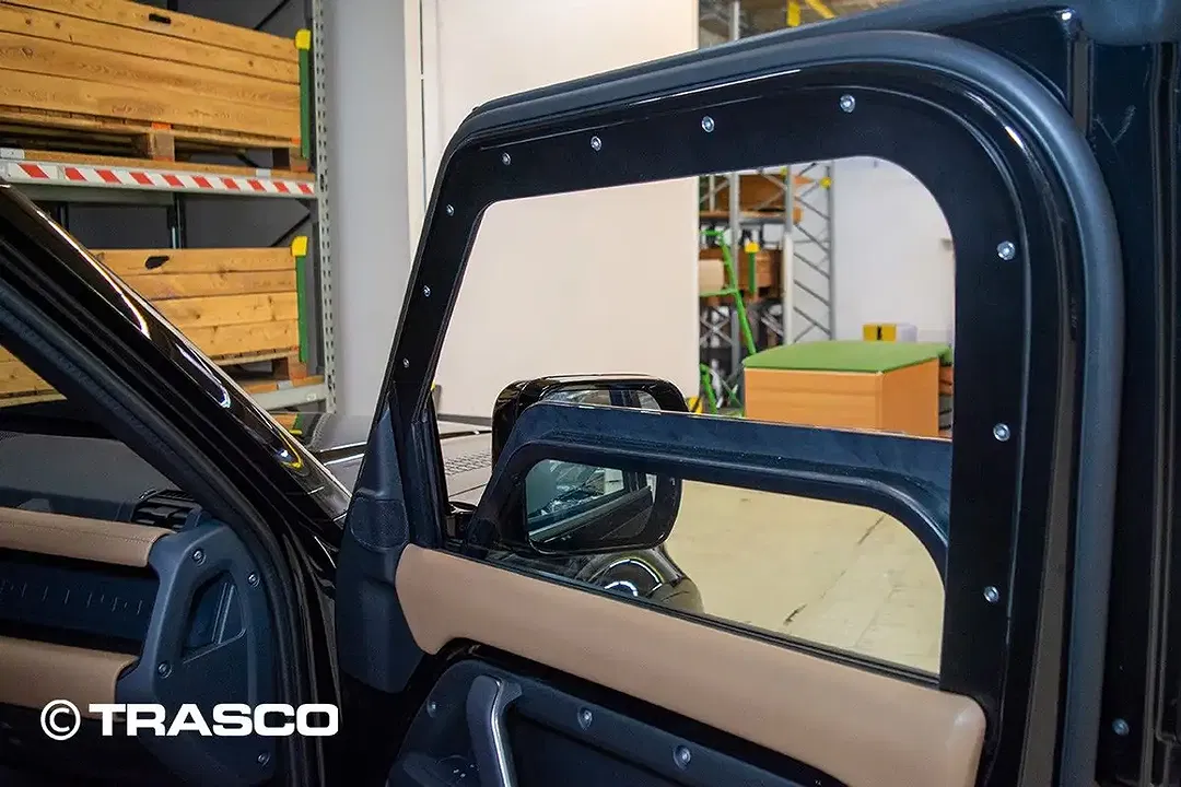 Land Rover Defender - Thumbnail 9