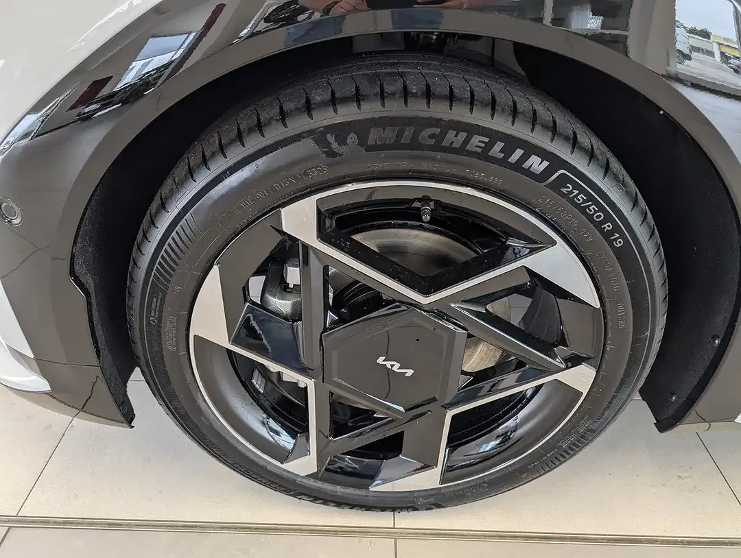 Kia EV4 - Thumbnail 7