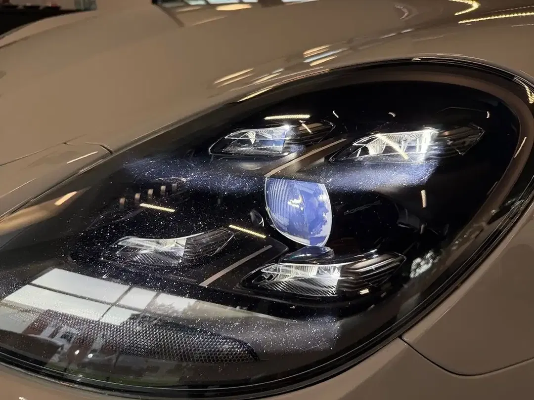 Porsche Panamera - Thumbnail 2