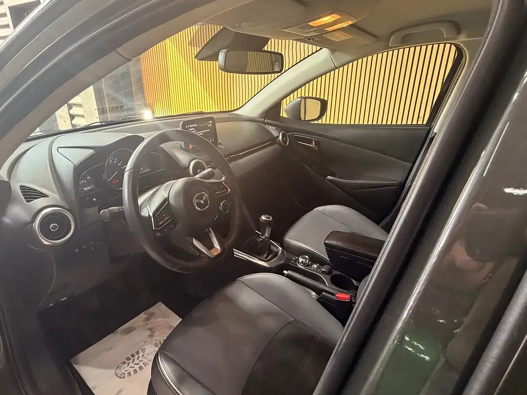 Mazda 2 - Thumbnail 11
