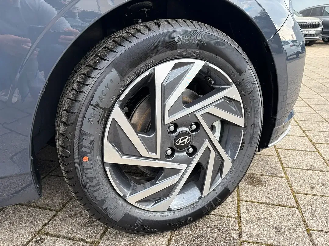 Hyundai i20 - Thumbnail 3