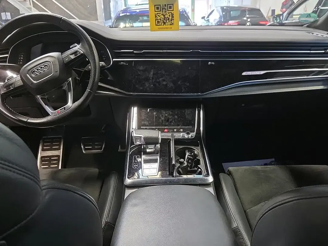 Audi RS Q8 - Thumbnail 5