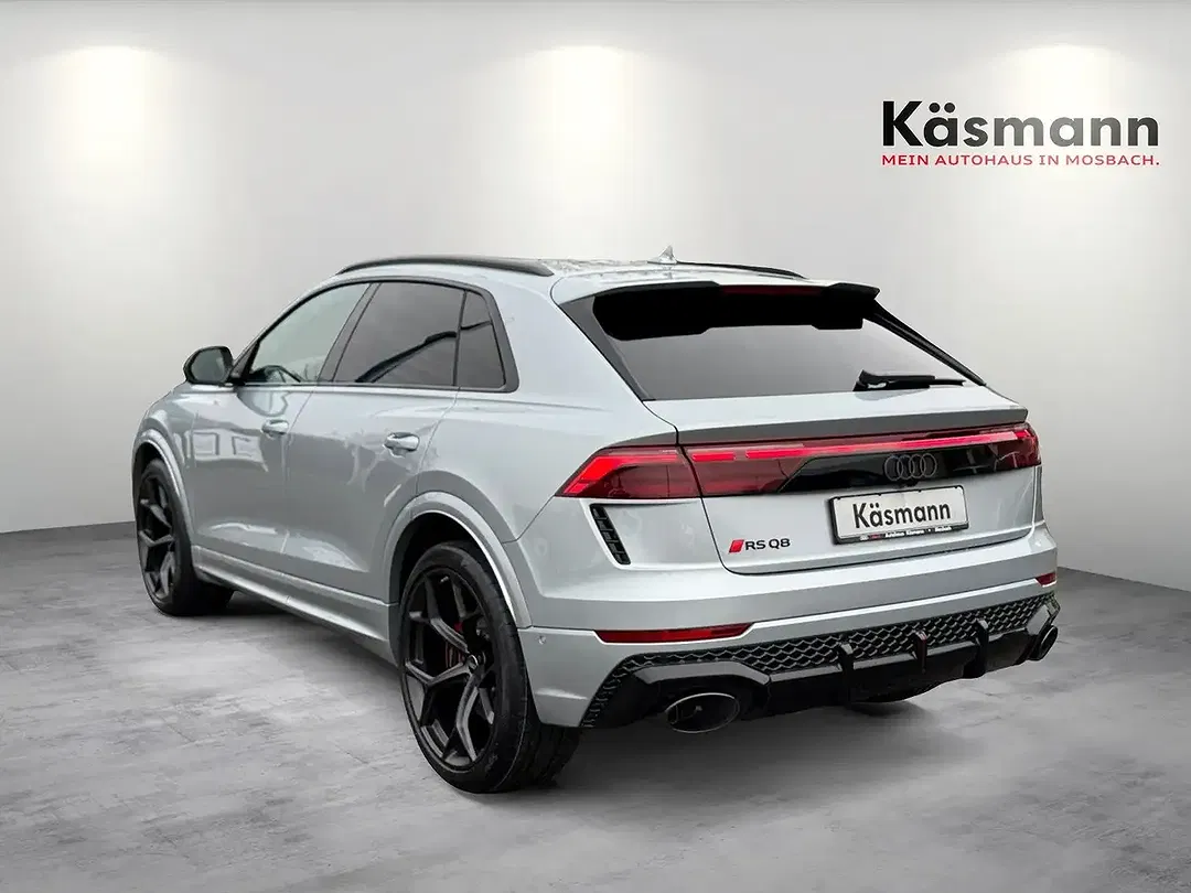 Audi RS Q8 - Thumbnail 3