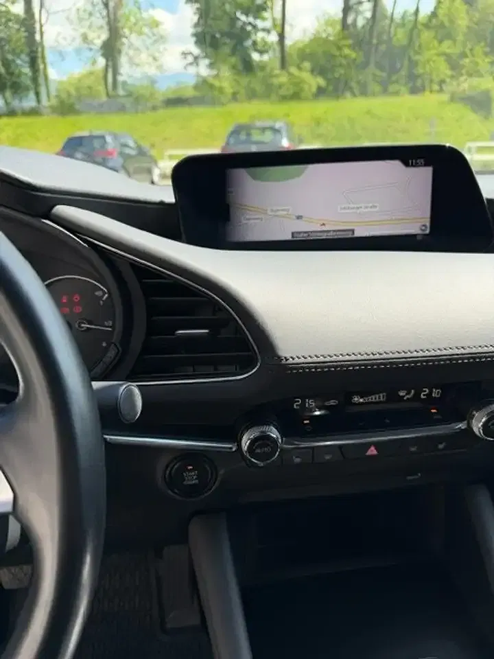 Mazda 3 - Thumbnail 14