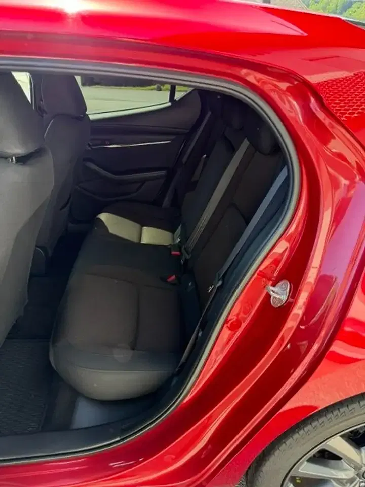 Mazda 3 - Thumbnail 8