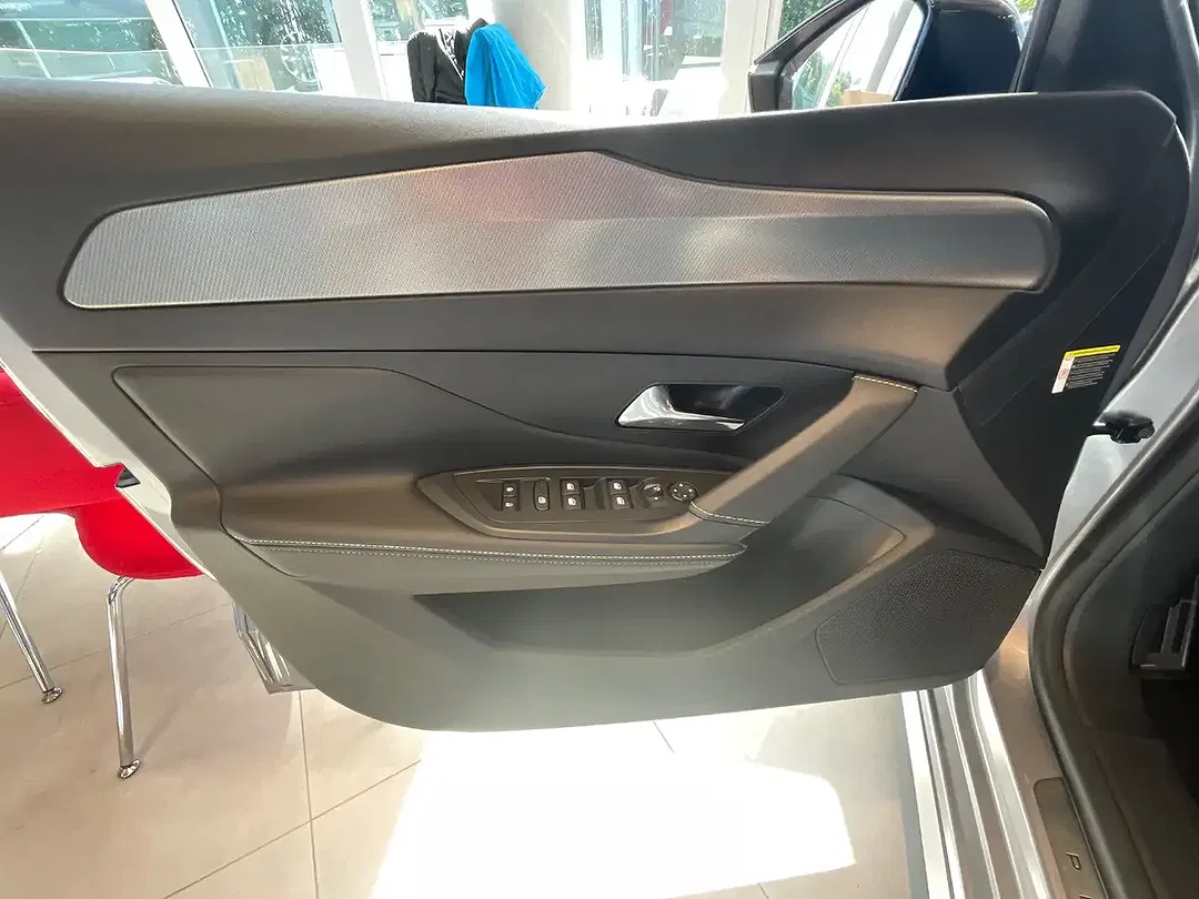 Peugeot 308 - Thumbnail 10