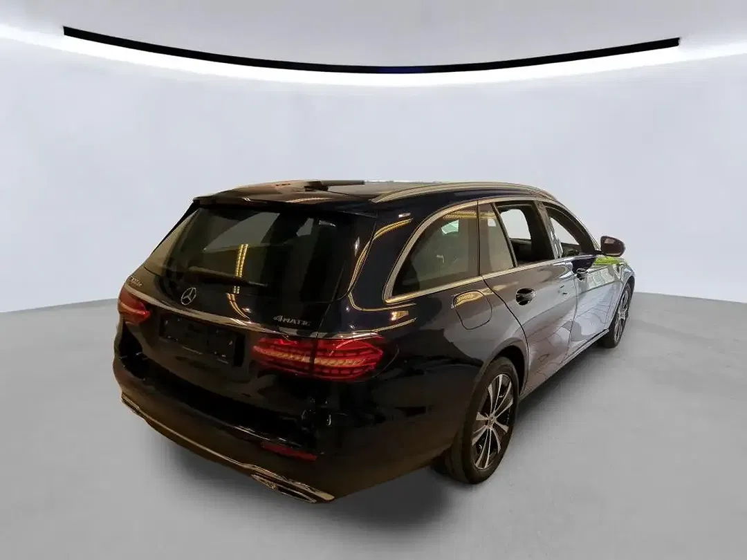 Mercedes-Benz E 300 - Thumbnail 3