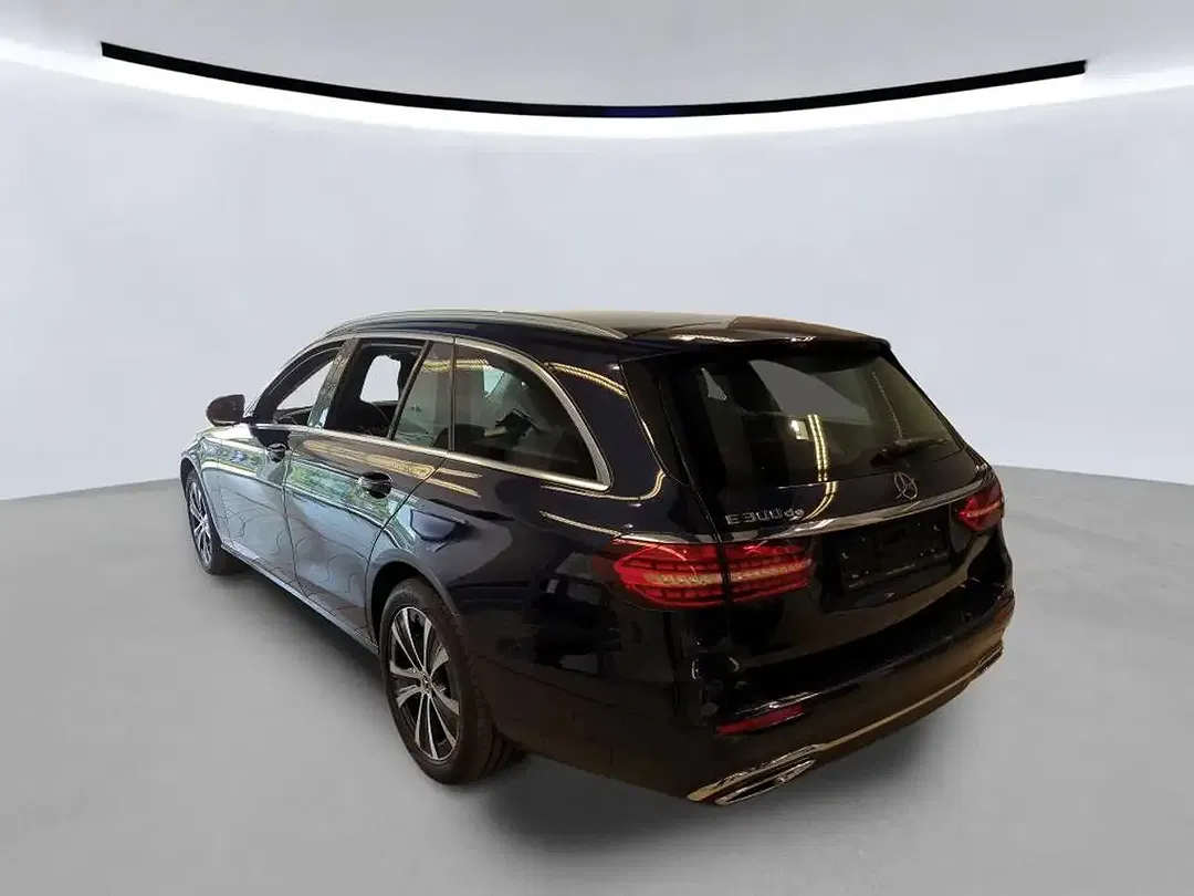 Mercedes-Benz E 300 - Thumbnail 4