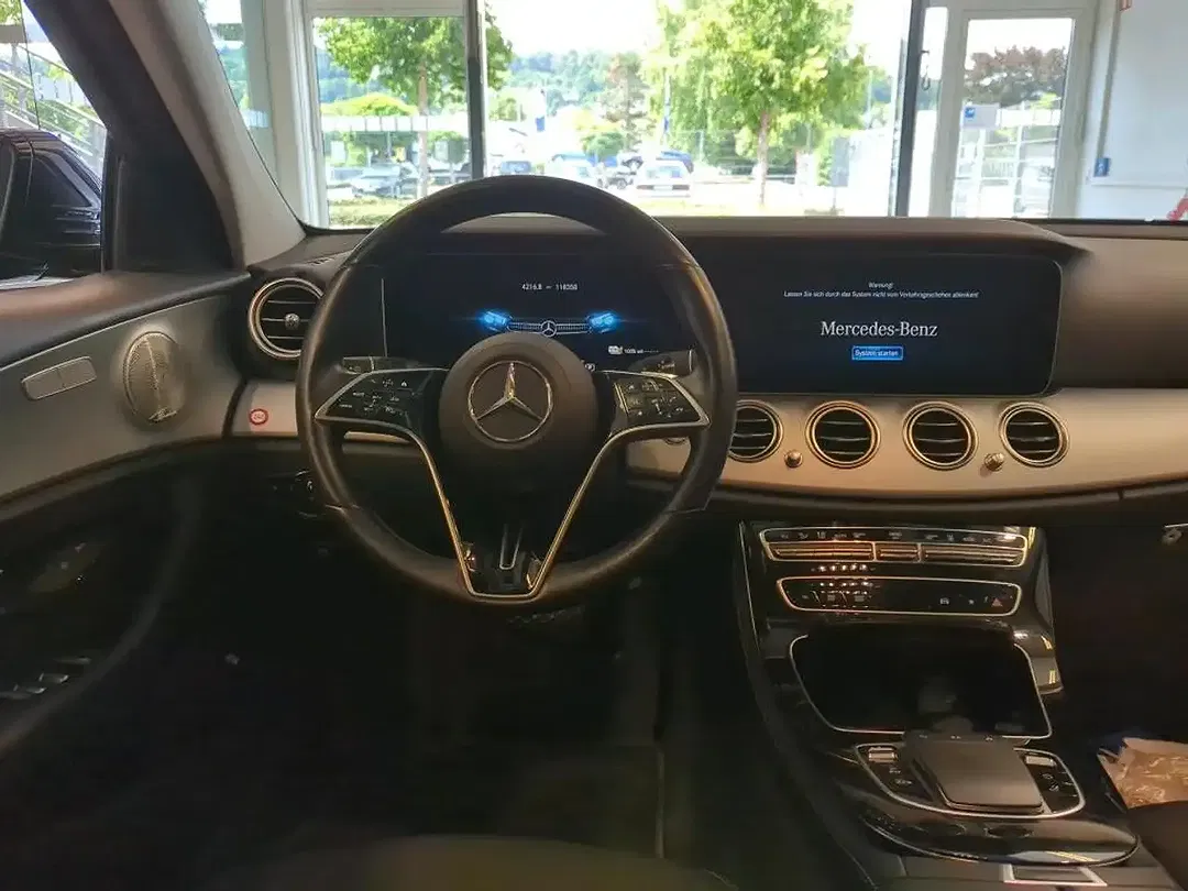 Mercedes-Benz E 300 - Thumbnail 9