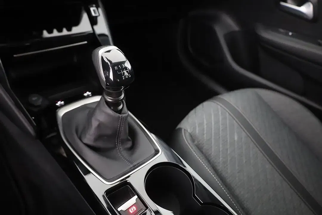 Peugeot 208 - Thumbnail 13