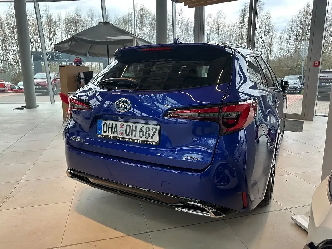 Toyota Corolla - Thumbnail 6