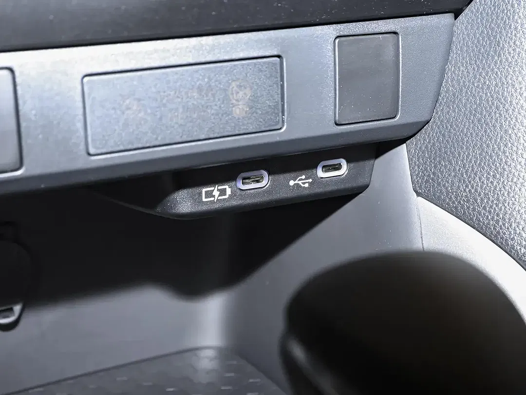 Toyota Yaris - Thumbnail 11