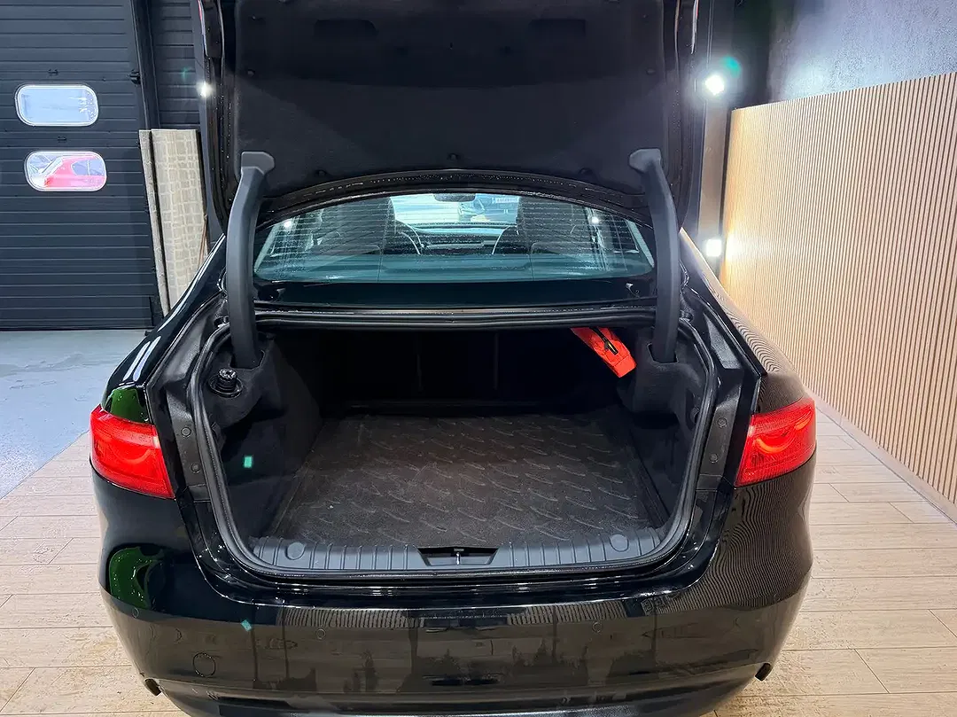 Jaguar XF - Thumbnail 11