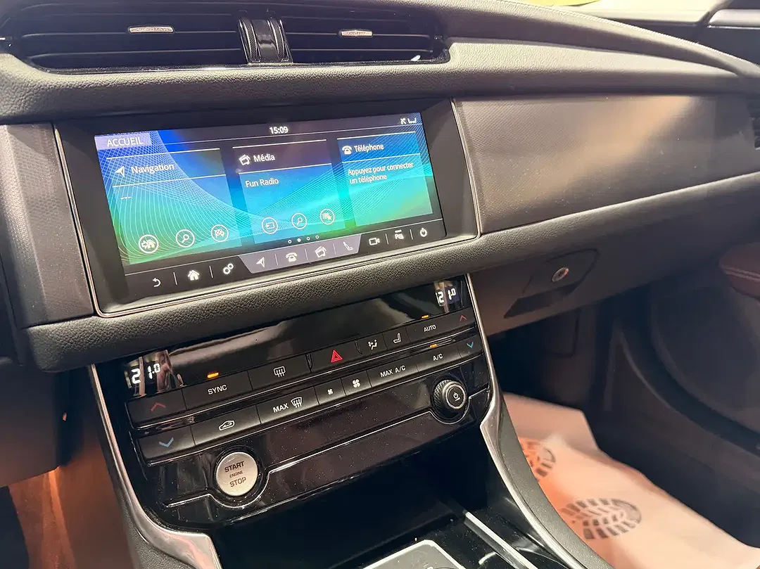 Jaguar XF - Thumbnail 12