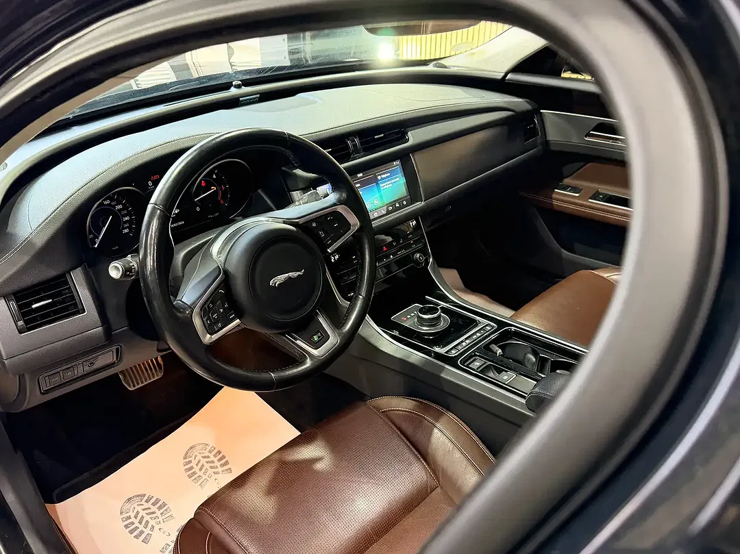 Jaguar XF - Thumbnail 13