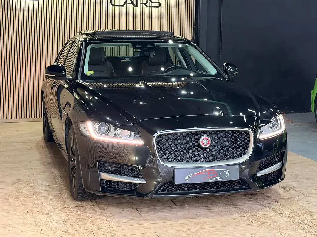 Jaguar XF - Thumbnail 2