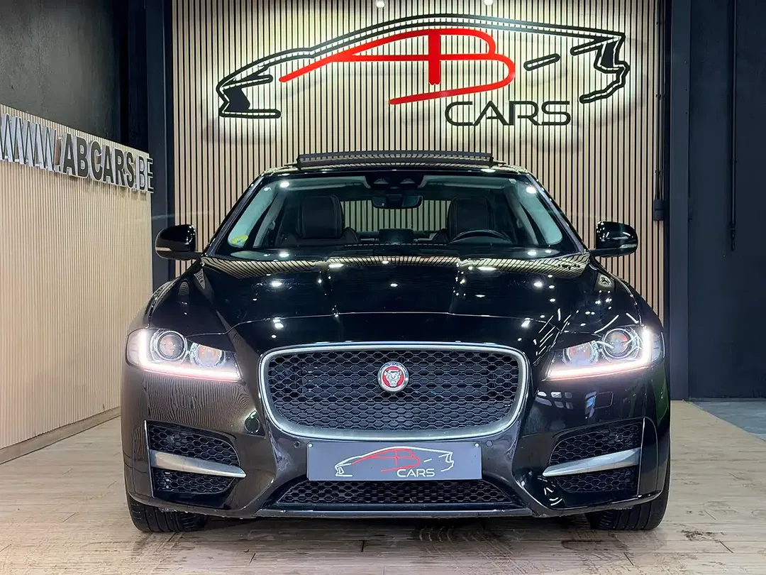 Jaguar XF - Thumbnail 3