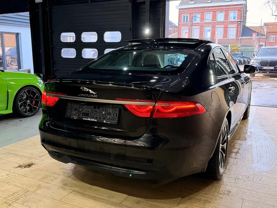 Jaguar XF - Thumbnail 6