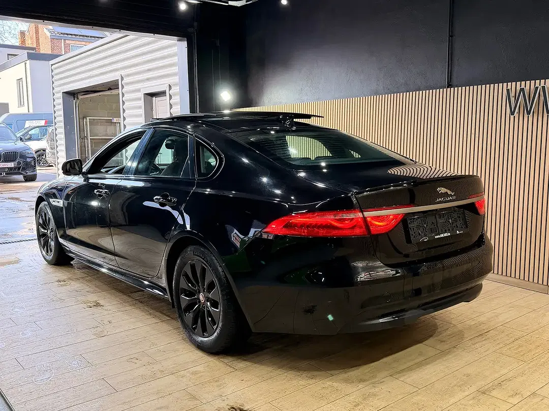 Jaguar XF - Thumbnail 8
