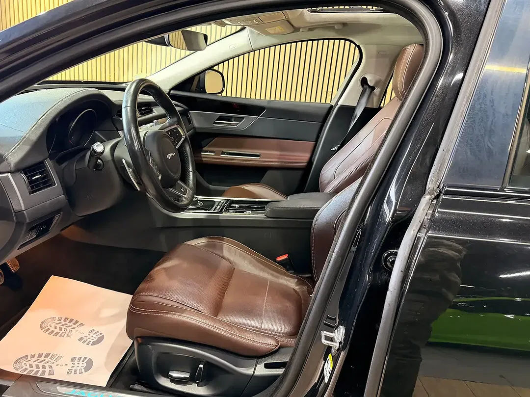 Jaguar XF - Thumbnail 9