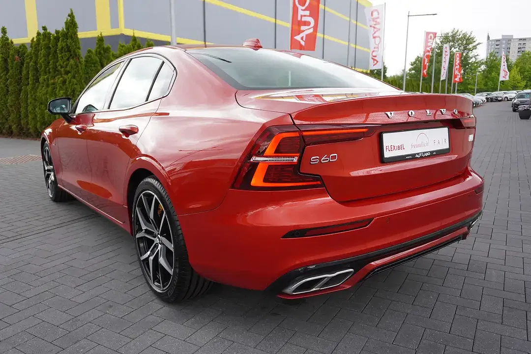 Volvo S60 - Thumbnail 2