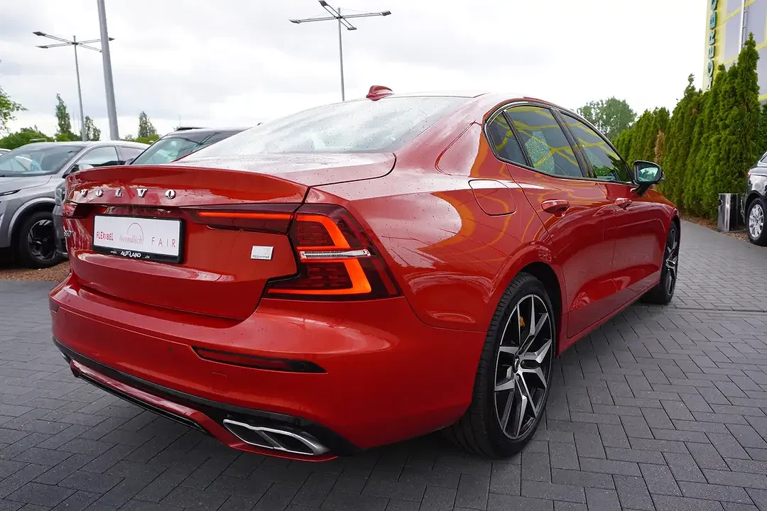 Volvo S60 - Thumbnail 3