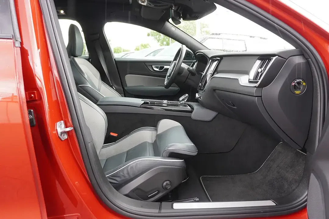 Volvo S60 - Thumbnail 4