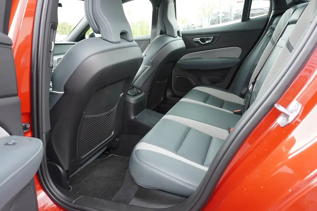 Volvo S60 - Thumbnail 5