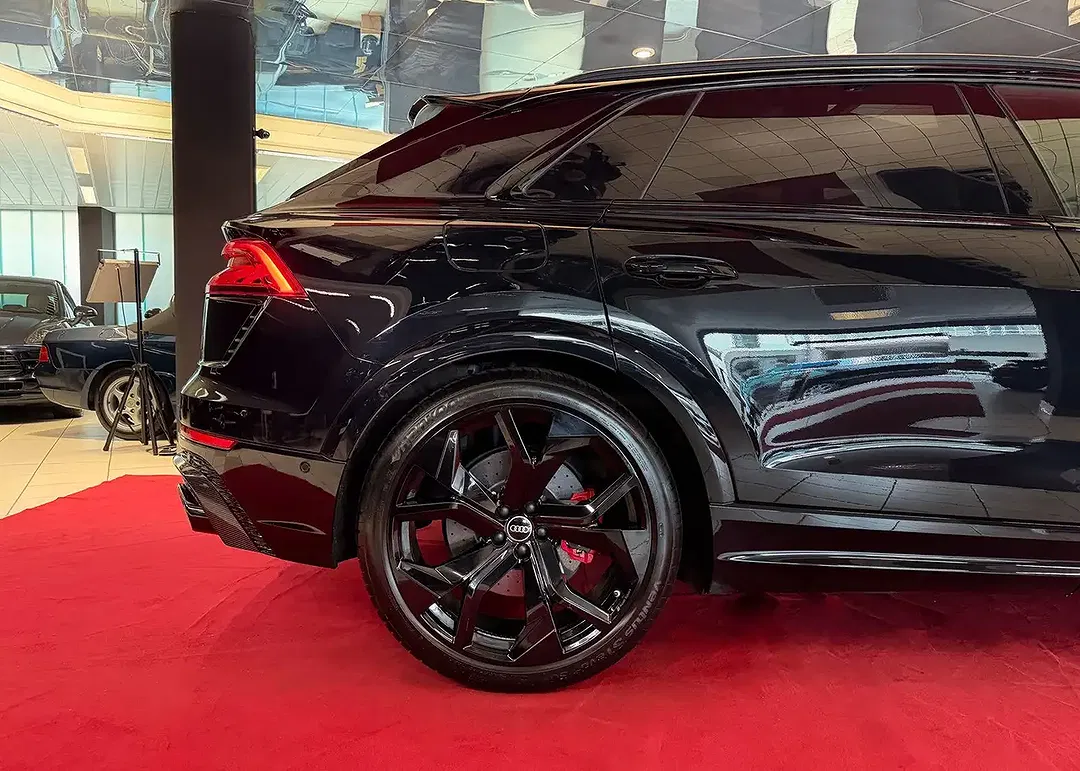 Audi RS Q8 - Thumbnail 11