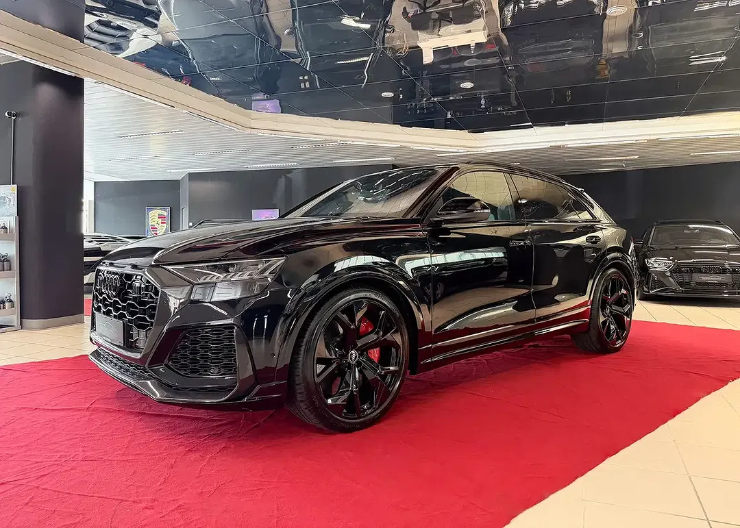 Audi RS Q8 - Thumbnail 3